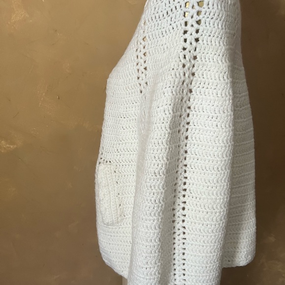 Crocheted Caplet Granie chic White Shell buttons Handmade Vintage - Picture 3 of 8